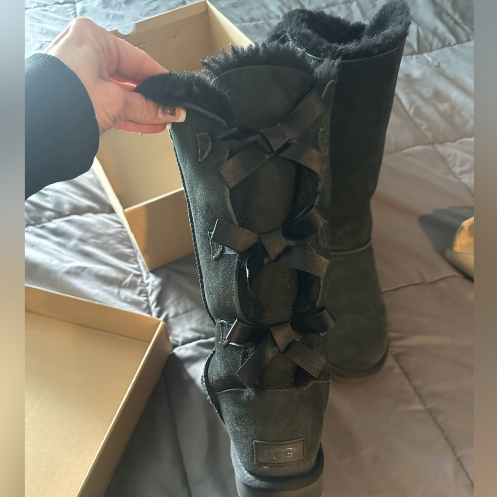 Bailey Black Uggs